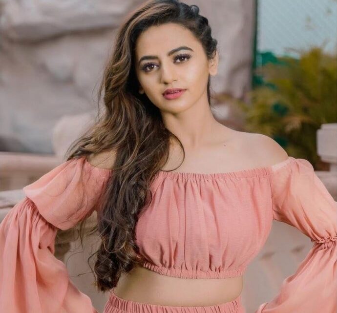 Helly Shah Wiki, Age, Net Worth, Boyfriend, Family, Biography & More