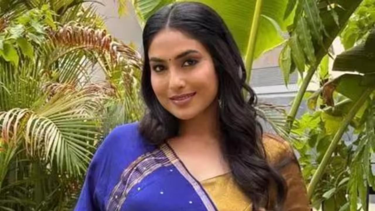 Ahmedabad Cab Nightmare: National Award-Winner Niilam Paanchal Abused and Threatened by Driver, Misses Train 1 Ahmedabad Cab Nightmare: National Award-Winner Niilam Paanchal Abused and Threatened by Driver, Misses Train